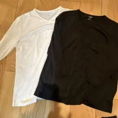 Vネックカットソー　白黒２個セット