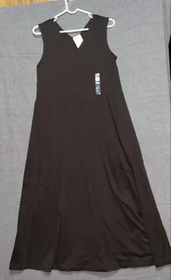 未使用タグ付き　UNIQLO ノースリーブロングワンピース S ダークブラウン