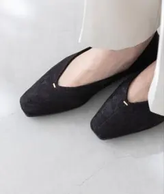welleg Vカット ゴールドアクセントパンプスのサムネイル