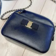 【美品】Salvatore Ferragamo ヴァラ チェーンショルダーバッグのサムネイル