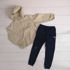 ベージュジャケットとネイビーパンツセット　ペンキ汚れあり　130cm