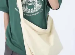 ニュースペーパーバッグ　メッセンジャー　ビンテージ　古着　ショルダーバッグ　白