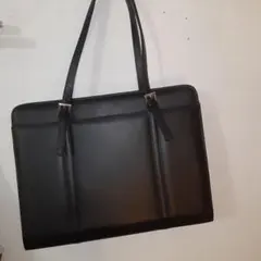 黒の合成皮革ハンドバッグLESMUES