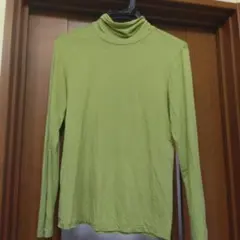 ユニクロ　ウルトラタートルネックヒートテックTシャツ