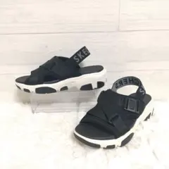 未使用級★SKECHERSレディースサンダル　ホワイト/ブラック22cmのサムネイル