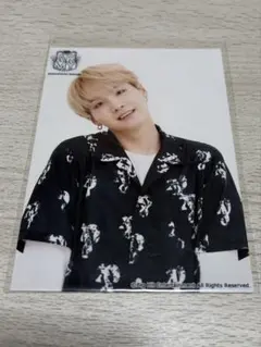 BTS ユンギ SUGA シュガ FC継続特典 ランダムトレカ ハートホログラム BTS SUGA ユンギ 会場限定 FC継続特典 生写真 トレカ - メルカリ
