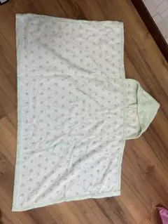 フード付き薄緑水玉タオル