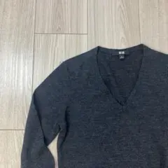ユニクロ　Vネック薄手長袖セーター　S
