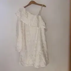 ホワイト ワンショルダー フリルドレス