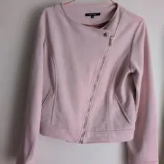 ピンク　ライダース　ジャケット　ノーカラージャケット　春服