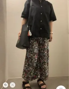 ジーナシス　小花柄　フレアパンツ　レーヨンのサムネイル