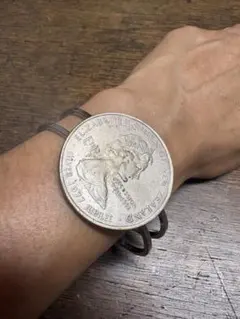 ブレスレット　バングル　ヴィンテージ　vintage 古銭　レトロ　個性派のサムネイル