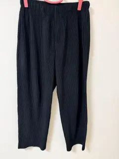 HOMME PLISSÉ ISSEY MIYAKE プリーツパンツ 黒 2のサムネイル