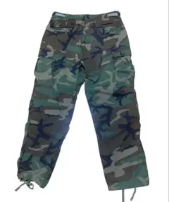 【美品】迷彩カーゴパンツ 複数ポケット付き　ミリタリー