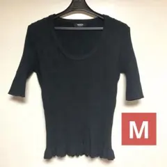 ブラック　ニット　トップスス