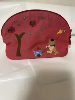 ファミリア赤い刺繍ポーチ