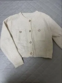 アイボリー ボタンクロップドニット　GRL