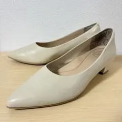 極美品✨HIMIKO ヒミコ　アイボリー　レザー　ポインテッドトゥ　パンプスのサムネイル