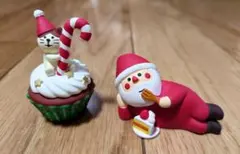 デコレ　コンコンブル　クリスマス　カップケーキの横でごろ寝のサンタ