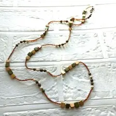 オリーブグリーン 木製ビーズ ロングネックレス