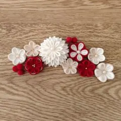 191. つまみ細工髪飾り　深紅 ベージュ オフホワイト ゴールド＊Uピン11本