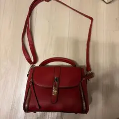 赤 ショルダーバッグ 複数ポケット