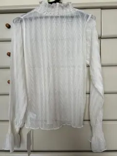 en haut メロウギャザーフリルシアーブラウス オフホワイト