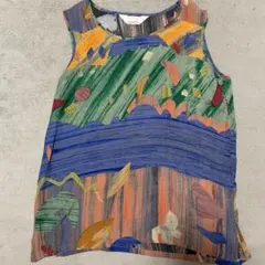 ノースリーブトップス　象的なパターン