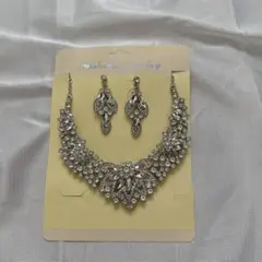 ブライダル　ネックレスとイヤリングセット