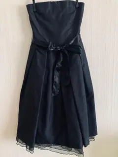 ブラック ストラップレス ドレス