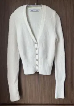 ZARA かわいいボタン付き ニットカーディガン 白 ホワイト