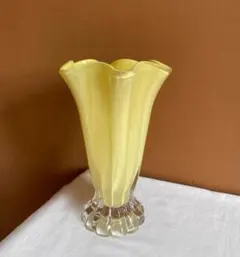 黒いフリルエッジ陶器フラワーベース 黒いフリルエッジ陶器フラワーベース - メルカリ