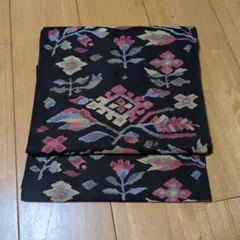 【開き名古屋帯】黒地 エキゾチック 更紗文様 洒落帯 モダン・正絹のサムネイル