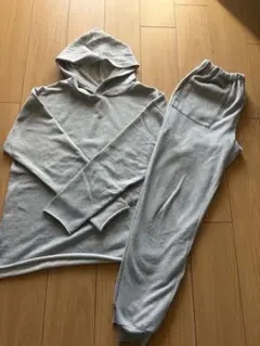 グレー フード付き スウェットセットアップ