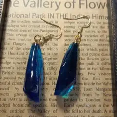 青色鉱石レジン ロングピアス