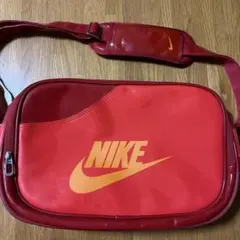 NIKE エナメル ショルダーバッグ レッド オレンジのサムネイル