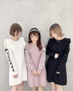 アクシーズポエティック　ホワイトニットワンピース フリル付き