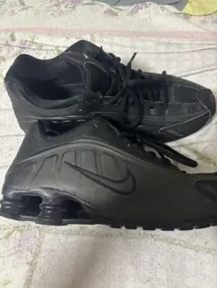 Nike Shox R4 ブラック