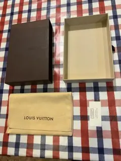 LOUIS VUITTON ギフトボックスと布袋