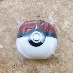 コメダ珈琲店 ソファー柄生地 モンスターボールキーホルダー