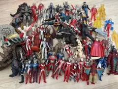 ウルトラマン ソフビ フィギュア 大量セット　計73体＋マントのサムネイル