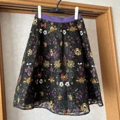 axes femme 花柄刺繍 フレアスカート ブラック M