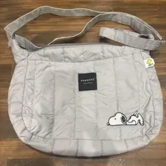 美品　PEANUTS スヌーピー キルティング ショルダーバッグ グレー　軽量