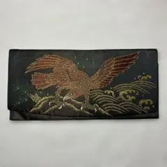 鷹の刺繍入り長財布