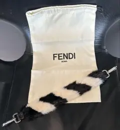 【FENDIフェンディ】ミンクファー ミニストラップ ユー 《白黒ゼブラ》のサムネイル