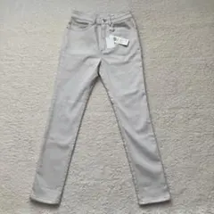 タグ付き　ikka ユトリノ　スキニー　ボンディング　オフホワイト　S