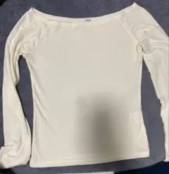 GYDAクリーム色オフショルダー長袖トップス