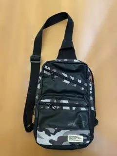 迷彩 スリングバッグ ナイロン製