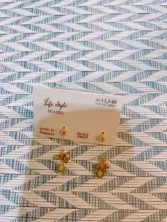 Life style フラワーモチーフピアス