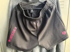 DESCENTE 黒 ショートパンツ M